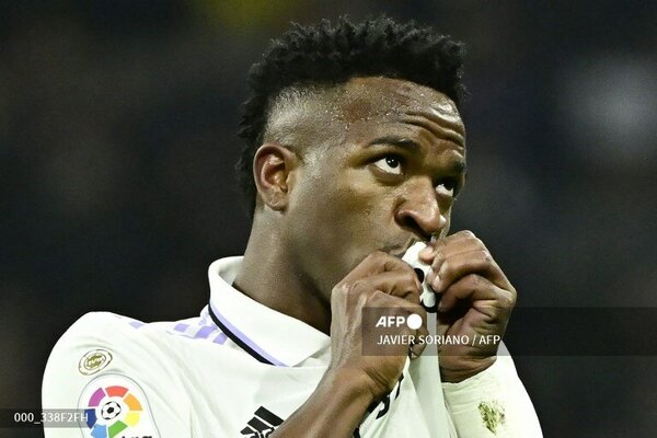 Real Madrid triunfa ante el Valencia y no le pierde pisada al Barça