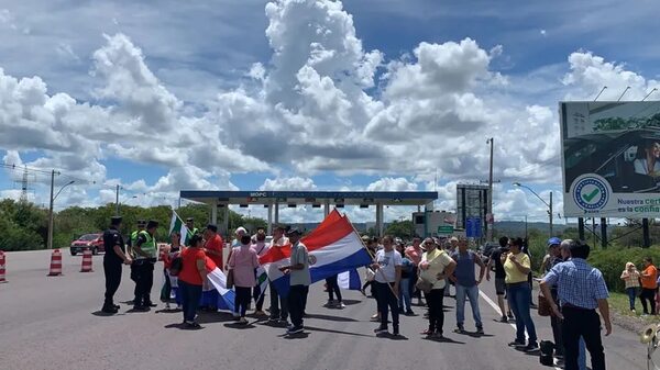 Pobladores de Ypacaraí exigen la construcción de un viaducto vehicular - Nacionales - ABC Color