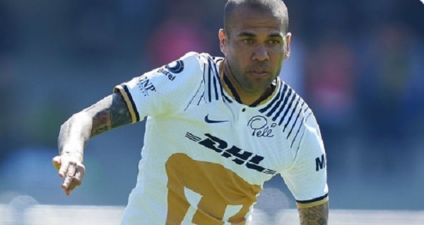 Pumas exige indemnización a Dani Alves por incumplimiento de contrato - La Prensa Futbolera