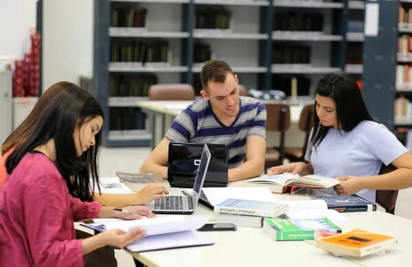 Alta calidad académica - Empresariales - ABC Color