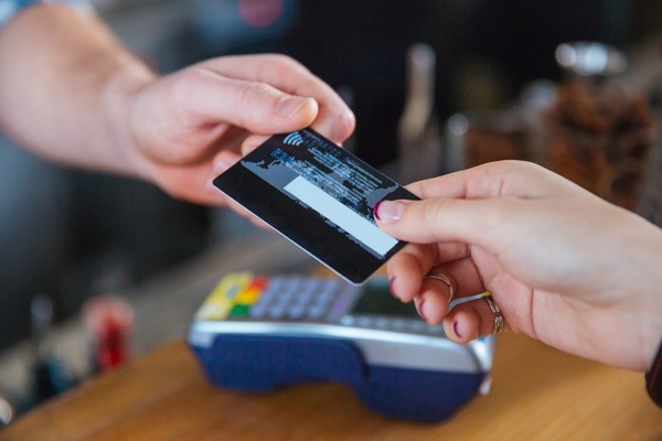 El interés de las tarjetas de crédito alcanza uno de los picos más elevados, ubicándose en 18,98% - MarketData