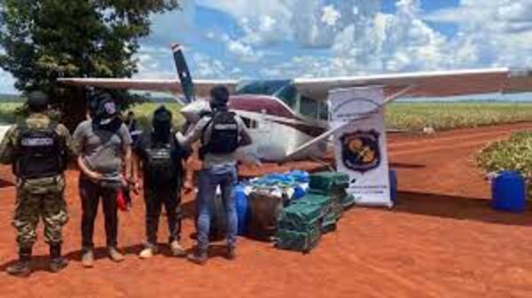 Prisión para extranjeros que cayeron con 265 kilos de cocaína y una avioneta | OnLivePy