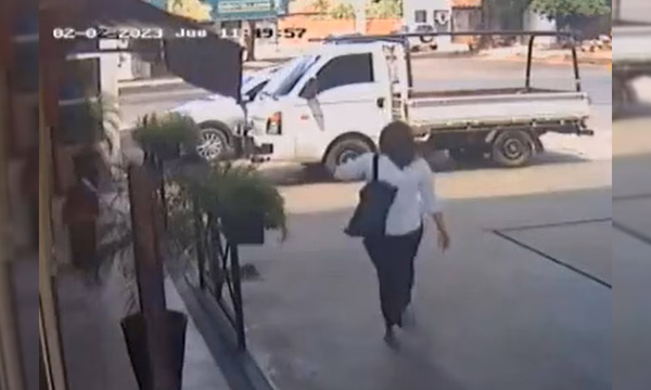 Descuidista roba G. 50 millones a un hombre mientras cambiaba la rueda de su camión - OviedoPress