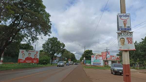 Solicitan reglamentación para colocar carteles en Hernandarias - La Clave