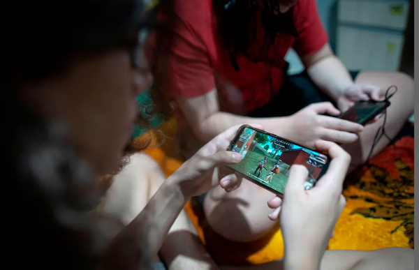 Adolescentes escaparon de casa porque no querían dejar sus celulares para almorzar - Noticiero Paraguay