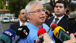 Agustín Saldívar se jubila tras 32 años de servicios a la salud pública - El Independiente