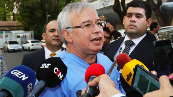 Agustín Saldívar se jubila tras 32 años de servicios a la salud pública - El Independiente