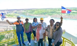 Miles de turistas llegaron a ITAIPU en enero para apreciar el vertido de la represa