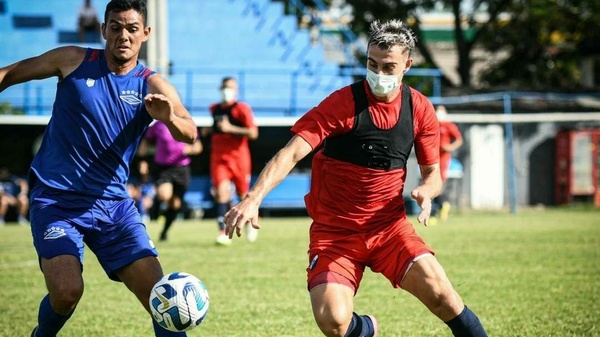 Atendé el porqué Nacional chutó ante Independiente ¡con tapabocas!