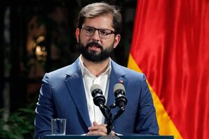 Boric interrumpe sus vacaciones para visitar zonas afectadas por incendios - Mundo - ABC Color
