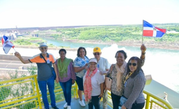 Más de 3.600 visitantes para apreciar vertido de la represa Itaipu
