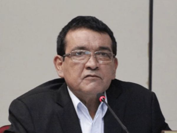 Senador habla de acuerdo en la Justicia para proteger a Cartes de eventual extradición · Radio Monumental 1080 AM