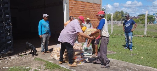Municipalidad de Puerto Casado hizo entrega de alimentos a familias aisladas por precipitaciones