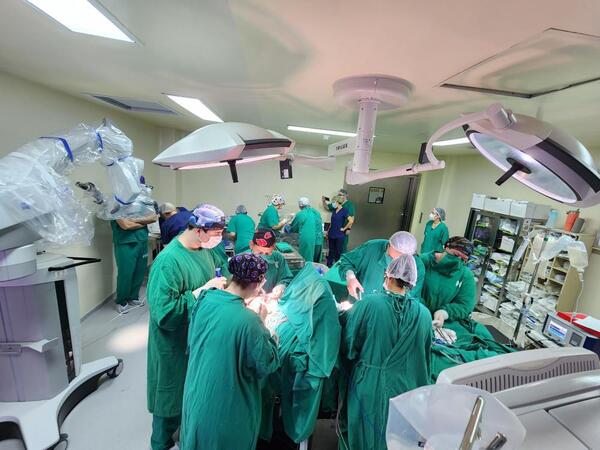 Diario HOY | Inédita cirugía en Clínicas: cesárea de urgencia y extirpación de un tumor cerebral