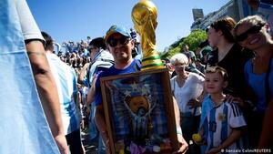 Con la copa sobre la mesa, Sudamérica pide el Mundial de 2030
