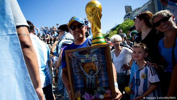 Con la copa sobre la mesa, Sudamérica pide el Mundial de 2030