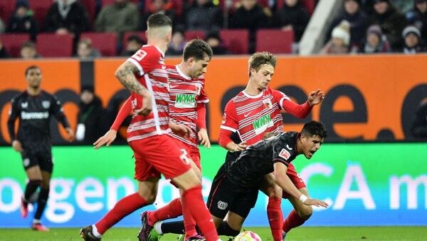 Augsburgo propina la segunda caída seguida al Leverkusen