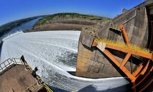 Compuertas del vertedero de Itaipu seguirán abiertas y ya se registró más de 15.000 visitas