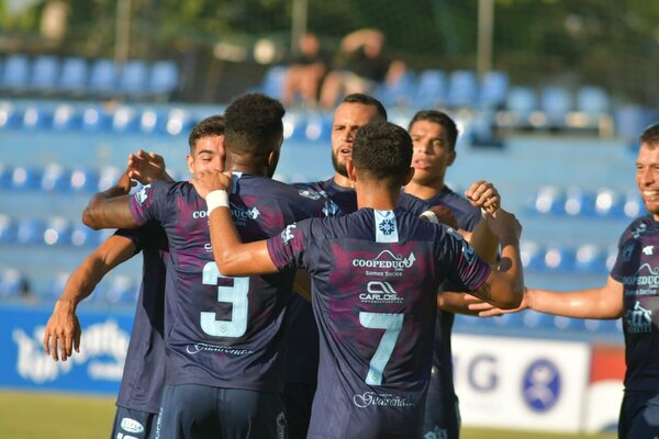 Guaireña logra su primera victoria en el torneo y deja golpeado a Tacuary