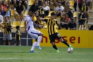 Ameliano, con 10 jugadores, rescata un empate ante Guaraní - Radio Imperio