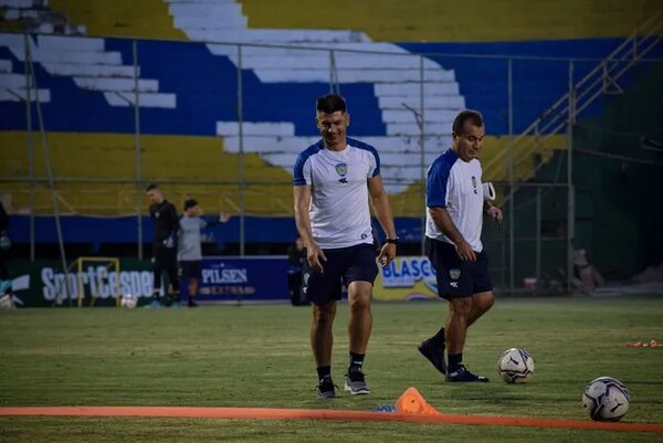 Gustavo Florentín mueve sus piezas en Luqueño - Fútbol - ABC Color