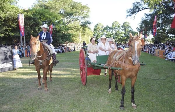 Desfile y festival de la Fiesta de la Tradición Misionera, este sábado en Santiago, Misiones - Nacionales - ABC Color