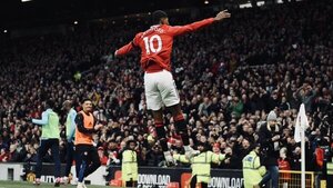 Manchester United disfruta y sufre tras la primera roja a Casemiro