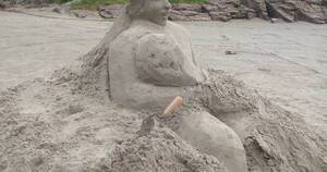 La Nación / Artista paraguayo deslumbró con escultura de arena en playa de Brasil
