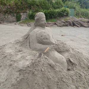 Artista paraguayo deslumbró con escultura de arena en playa de Brasil