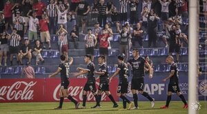 Libertad “resiste” y lidera el Apertura con puntaje perfecto - Radio Imperio