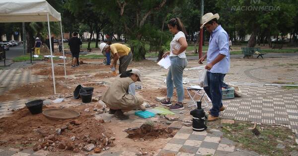 La Nación / Prospección arqueológica en las plazas del Congreso