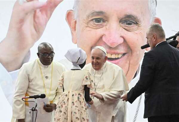 El papa Francisco pide "vida digna" para los refugiados de Sudán del Sur