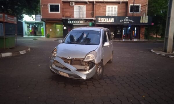 Abandonan vehículo accidentado