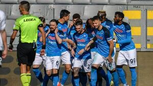 Napoli golea y afianza su liderato en la Serie A