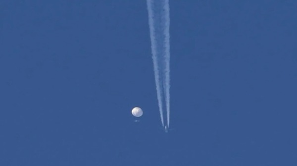 Estados Unidos derribó el globo chino que sobrevolaba su espacio aéreo | 1000 Noticias