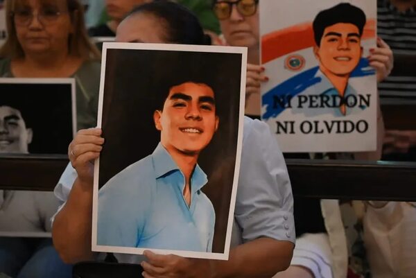 Misa en la Catedral para exigir justicia por la muerte de Fernando Báez Sosa  - Nacionales - ABC Color