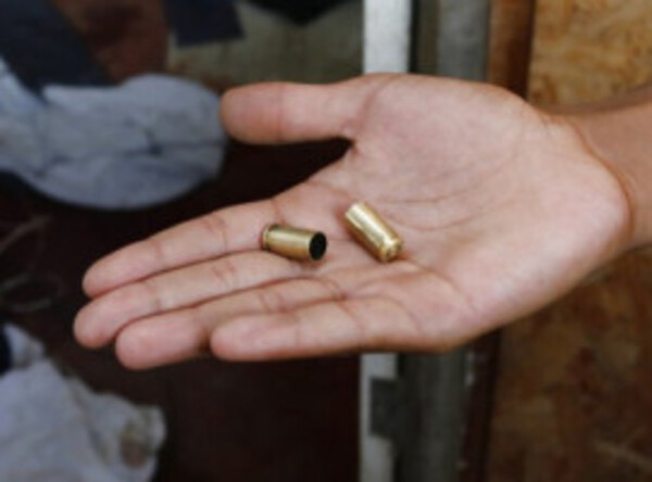 Niña víctima de bala perdida abre los ojos y llora, y perfilan sitio donde estaría el autor