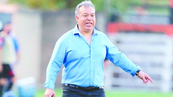 Desde "la playa" echaron al entrenador del Tacua