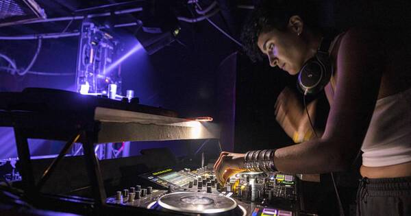 La Nación / Mujeres DJ se abren paso en las pistas de baile en Egipto