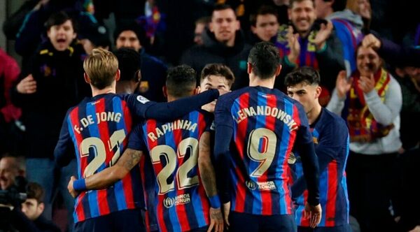 El Barcelona no falla ante el Sevilla y se distancia del Real Madrid en LaLiga