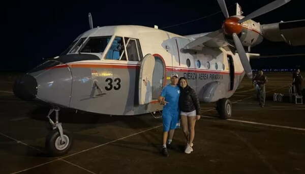 Pablito Lescano, de un show a otro, en avión de la Fuerza Aérea Paraguaya - Noticiero Paraguay