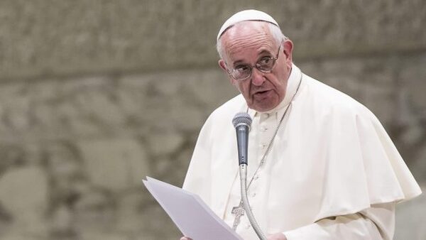 Papa Francisco dice que criminalizar la homosexualidad es un pecado