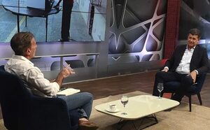 Santi Peña es la “vía de reelección de Cartes” y ofrece a EE.UU. “bajarse los pantalones” para salvar al patrón, afirma Efraín Alegre - Política - ABC Color