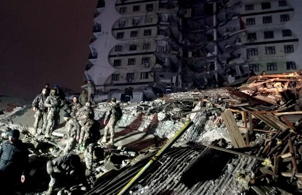 El terremoto de Turquía deja al menos 76 muertos y 440 heridos - Mundo - ABC Color