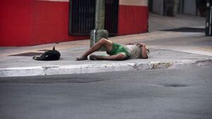 Adictos deambulan como almas en pena por abandonado microcentro