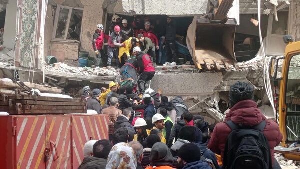 Terremoto en Turquía deja cientos de muertos y miles de heridos