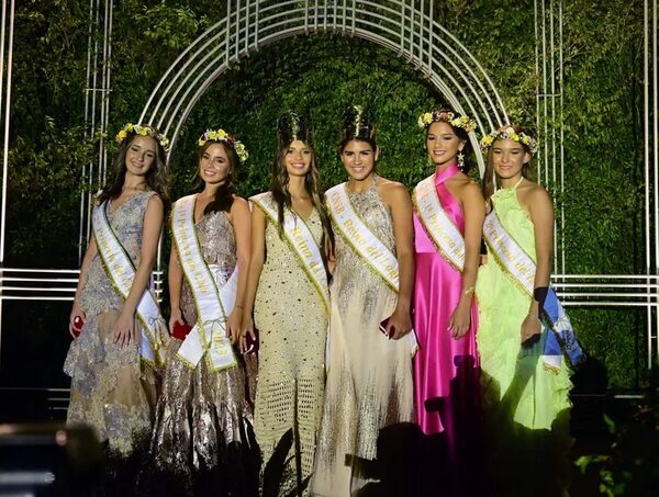 Coronación de las reinas y princesas del Club Náutico San Bernardino - Sociales - ABC Color