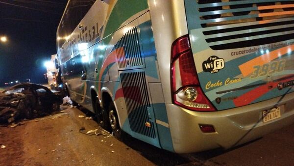 Choque entre bus y automóvil deja un muerto en Coronel Oviedo