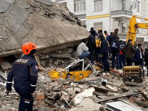 Más de mil muertos en Turquía y Siria tras un terremoto de magnitud 7,8