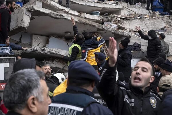 Casi 1.400 muertos por el terremoto: al menos 912 en Turquía y 473 en Siria - Mundo - ABC Color